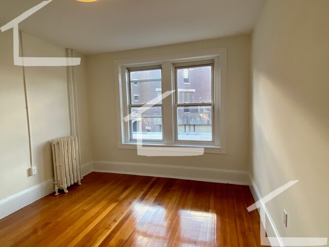 Building Photo - 8/1 Renovated 1BR plus office near Coolidg...