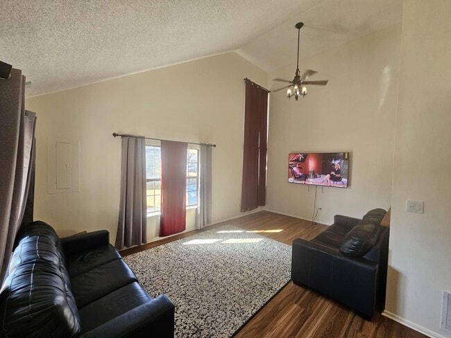 Building Photo - 3016 Ivy Bush Ct