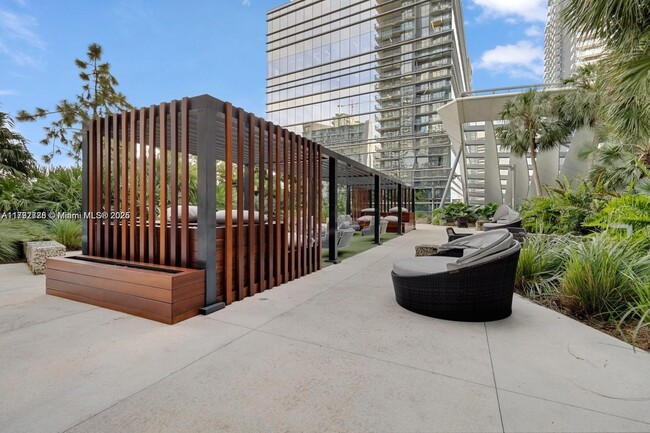 Building Photo - 88 SW 7th St