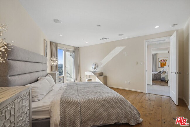 Building Photo - 9716 Oak Pass Rd