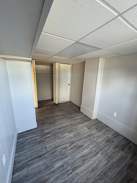 Building Photo - 34130 Utica Rd