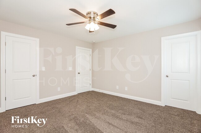 Building Photo - 606 N Scruggs St