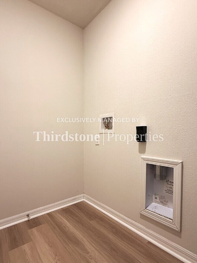 Building Photo - 6522 Sweetbay Ln