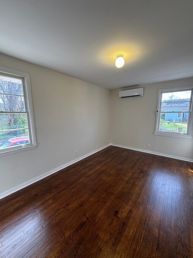 Building Photo - 1036 Seymour Ave