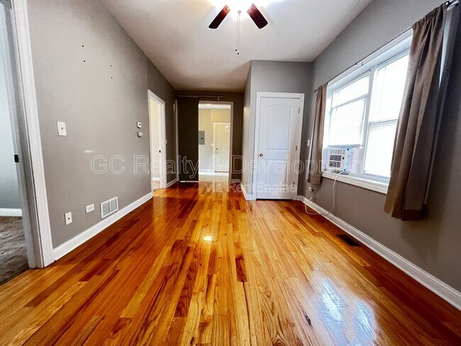 Building Photo - 1512 W 17th St