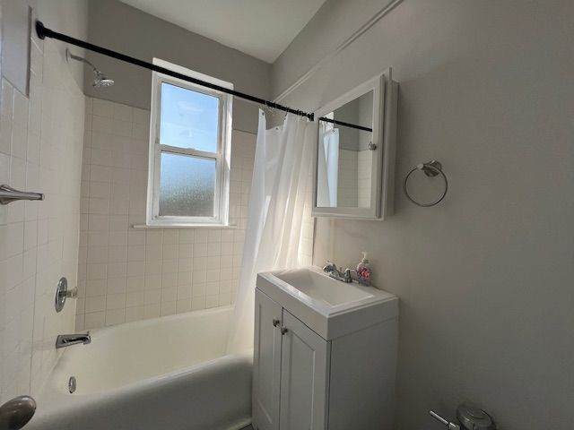 Building Photo - 6912 N Ashland Ave