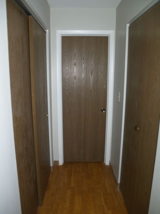 Building Photo - 290 Green Knoll Ln