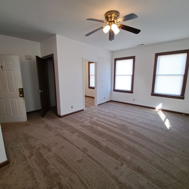 Building Photo - 708 DINWID