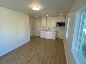 Building Photo - 9547 Janfred Way