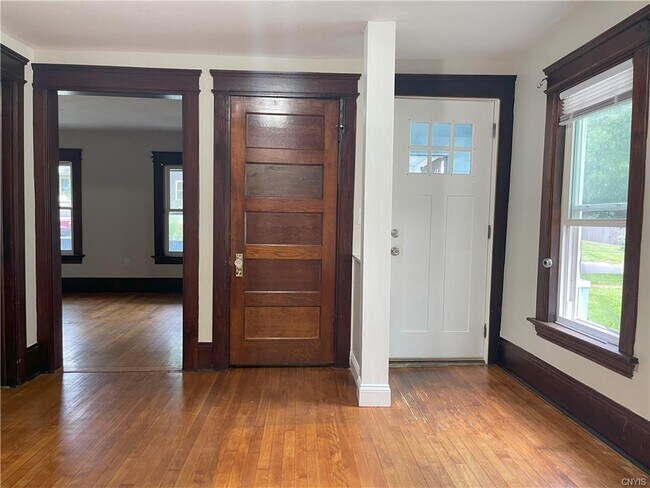 Building Photo - 307 Milton Ave