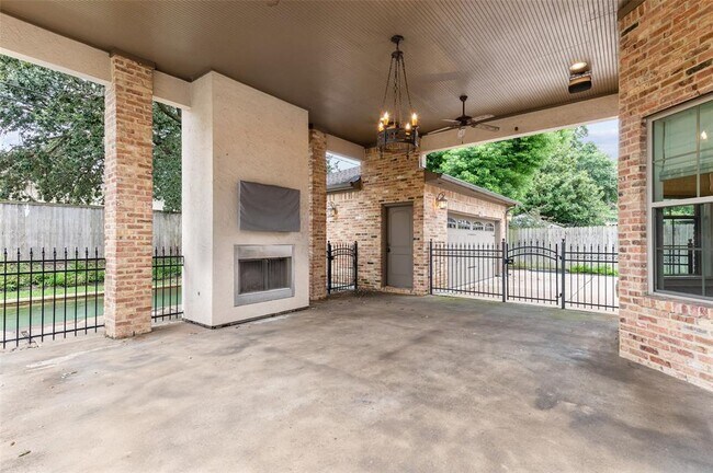 Building Photo - 2420 Chimney Rock Rd