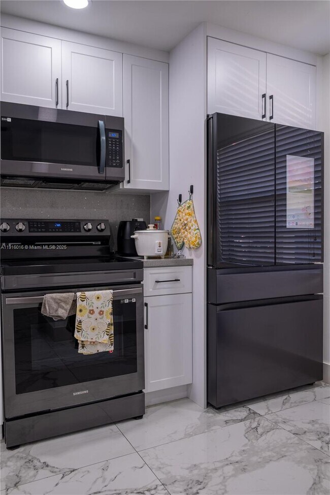 Building Photo - 6294 NW 170th Terrace