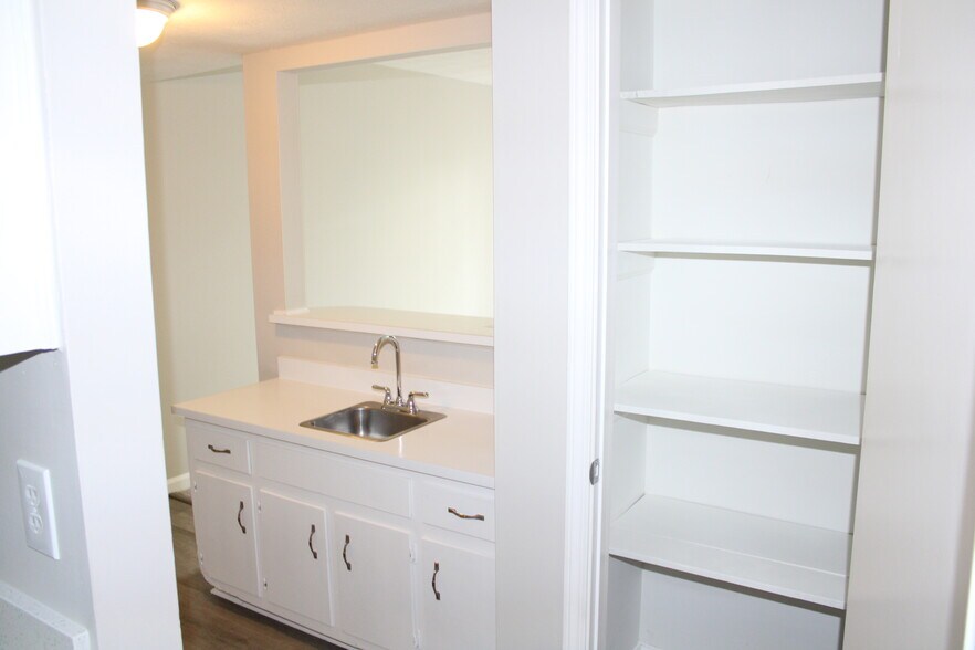 Building Photo - 1386 Williamsburg Ln