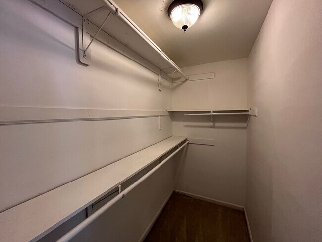 Building Photo - 7406 Ashbury Ct
