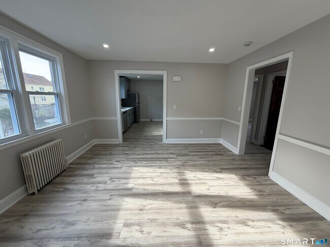 Building Photo - 62 Lincoln Ave