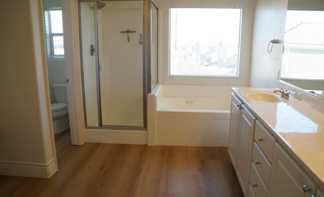 Building Photo - 518 Center Green Dr