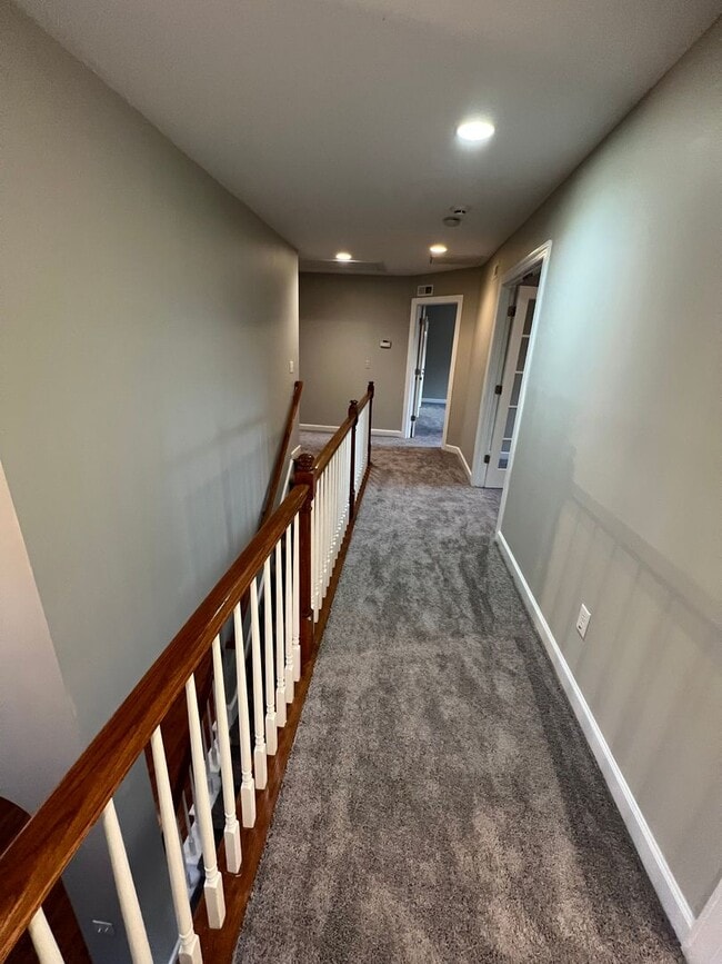 Building Photo - Beautiful 5 bedroom Executive Home In Wakefield