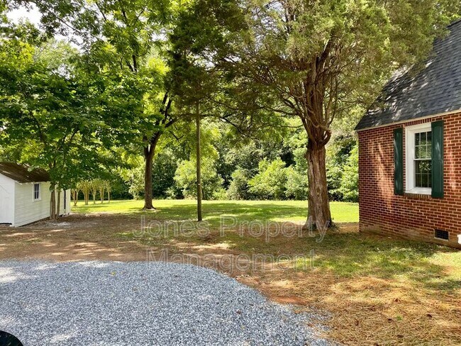 Building Photo - 1419 N Main St