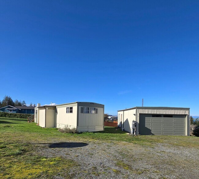 Building Photo - 2 Bed, 1 Bath - Move-In Ready in Cape George with Water Glimpses For Rent!