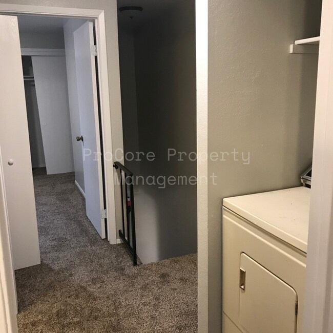 Building Photo - $1300...2Bed 1.5 Bath, Small Fenced in Covered Patio on Back, Storage