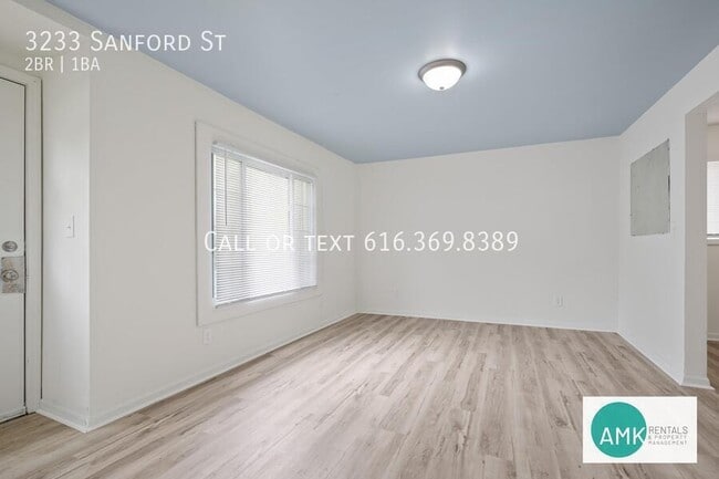 Building Photo - 3233 Sanford St