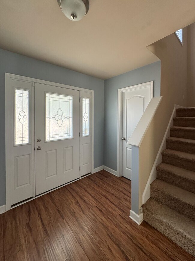 Building Photo - Beautifully Maintained 3 Bed 2.5 Bath West Gate Home