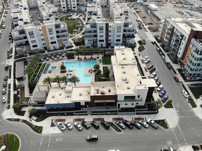 Building Photo - Gorgeous penthouse condo in East Industrial neighborhood – Fremont!