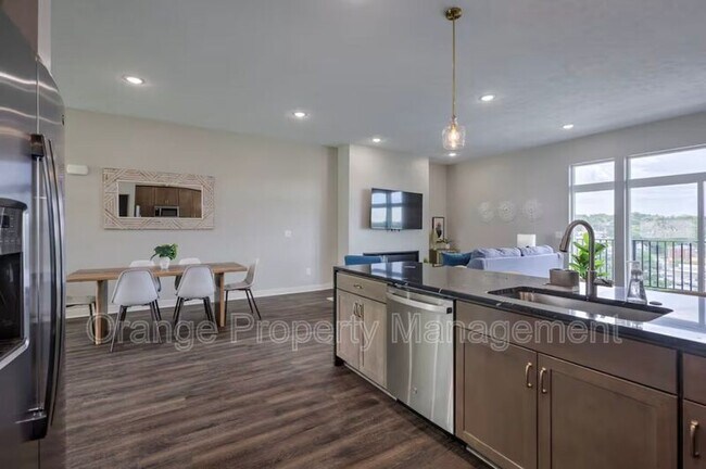 Building Photo - 630 N 46th St