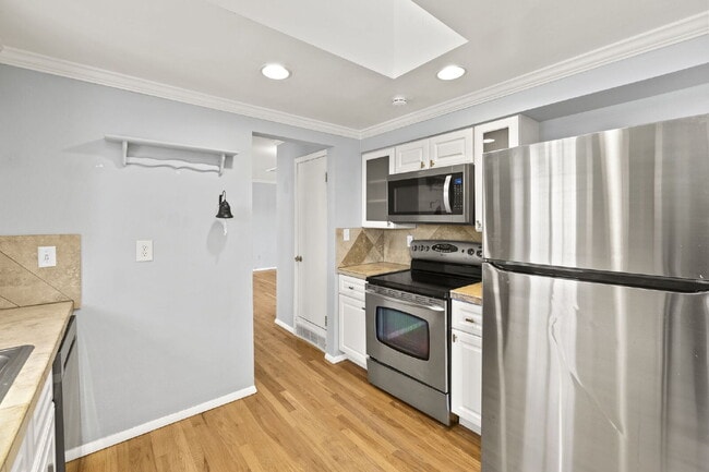 Building Photo - Spacious Split-Level Home with Beautiful Kitchen, Large Deck, and Fully Fenced Yard