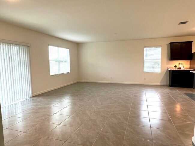 Building Photo - 4011 SW Kidd Ct