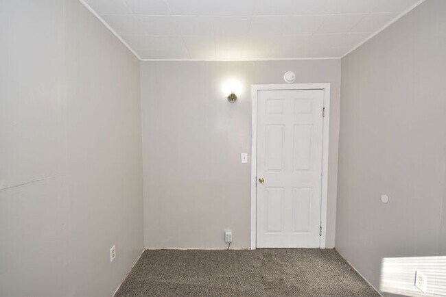 Building Photo - Mishawaka North-east 2 bedroom and 1 bath home on a large lot