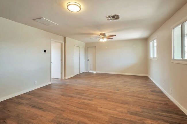 Building Photo - Amazing house on huge lot near ASU