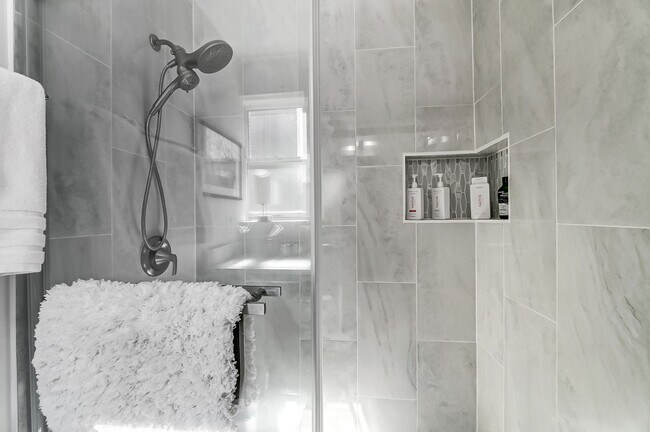 Building Photo - (Coming Soon) Fully Furnished Condo Uptown!!