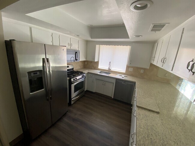 Building Photo - Charming Home for rent in Exeter, Ca