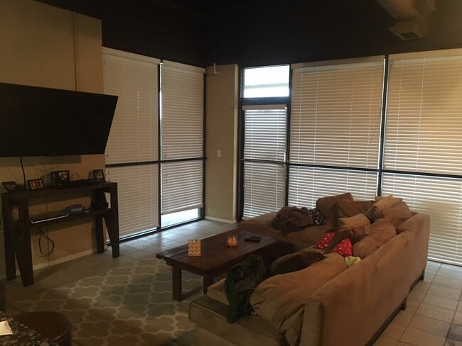 Building Photo - Bears Town Lofts