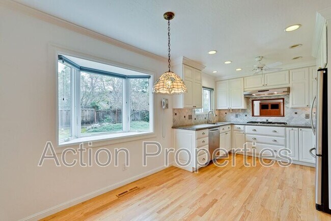 Building Photo - 2685 Yorkton Dr