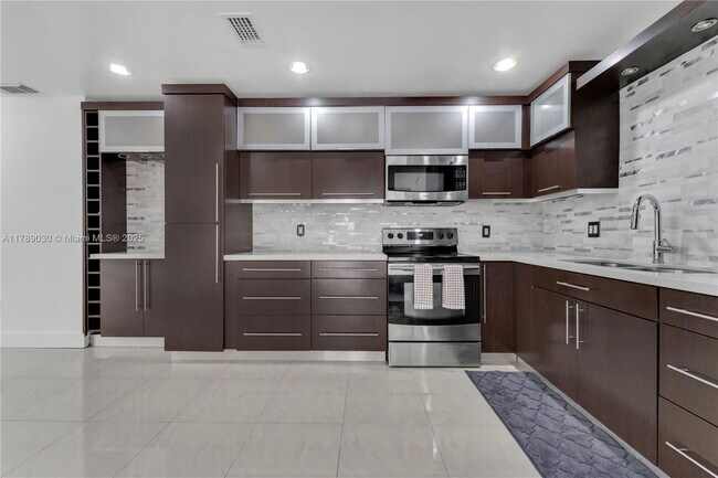 Building Photo - 9646 SW 151 Ave