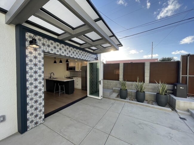 Primary Photo - 3358 Bancroft St