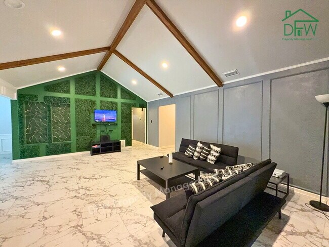 Building Photo - 4 Bed / 2.5 Bath on a Cul-de-Sac - 2-Car Garage & Spacious Fenced Backyard