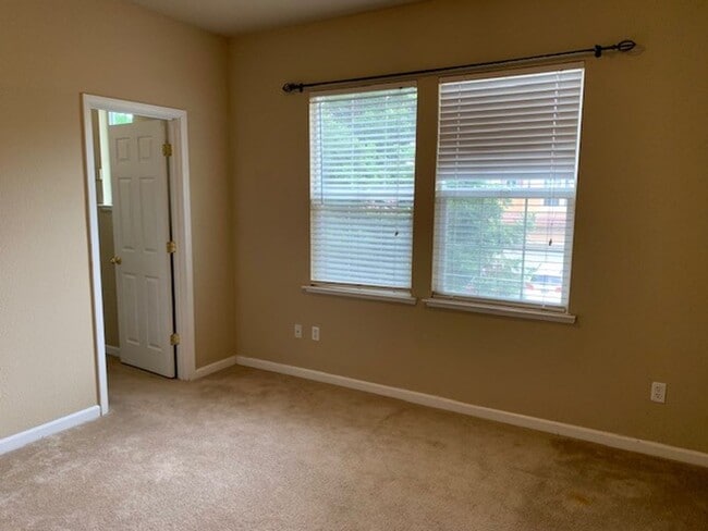 Building Photo - Big, Beautiful, Two Story Home in North Natomas