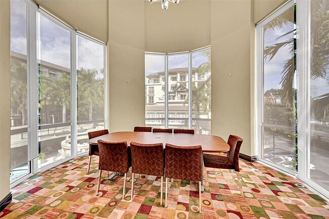 Building Photo - 2633 NE 14th Ave