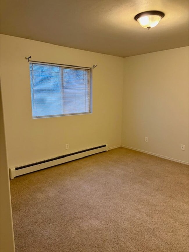 Building Photo - 3 Bed / 2.5 Bath Townhouse – Bozeman, MT  Price Reduced!