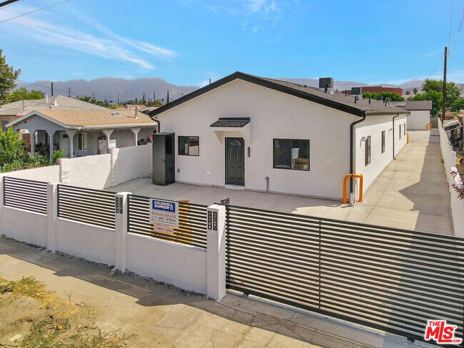 Primary Photo - 11108 Norris Ave