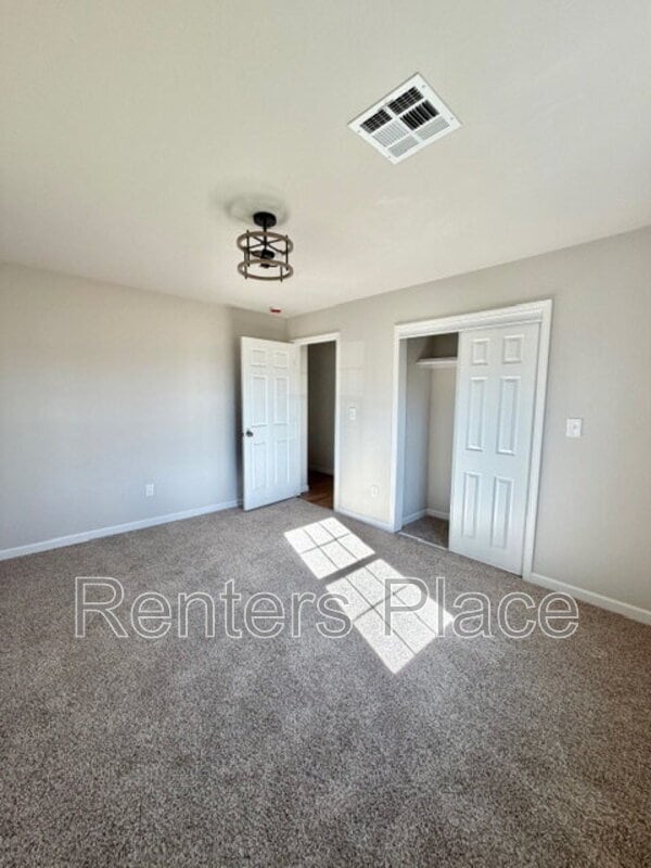 Building Photo - 543 N Ridgeway St