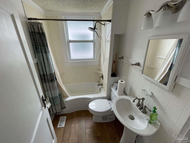 Building Photo - 1310 E Strong St