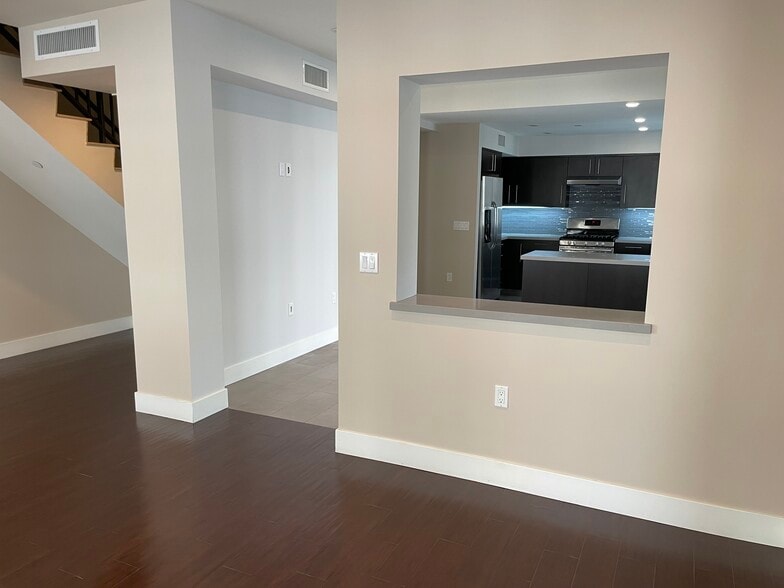 Building Photo - 1666 Greenfield Ave