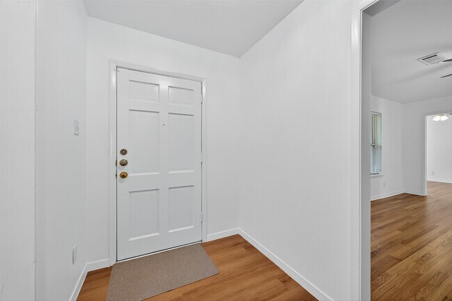 Building Photo - 8210 Edgemoor Dr