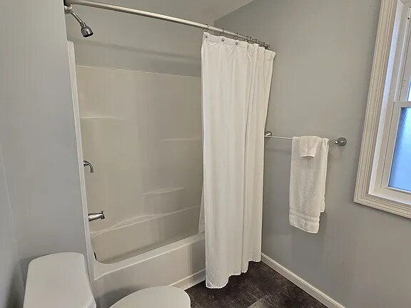 Building Photo - Convenient first floor living! Two bedroom, one bathroom house for rent. Updated flooring, bathro...