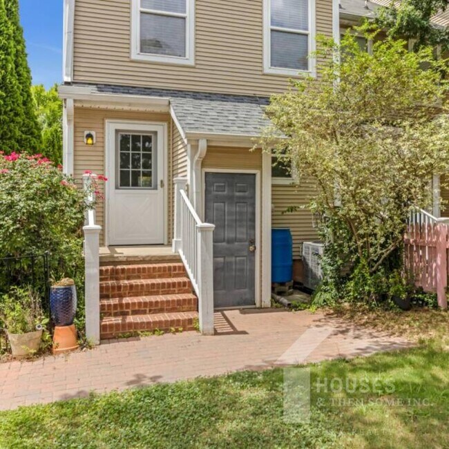 Building Photo - 112 Asteria St