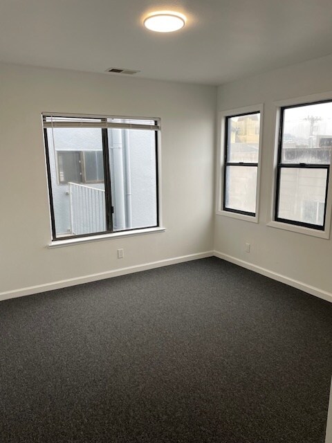 Building Photo - 678 41st Ave